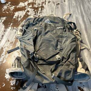 High Sierra Marlin 18 Hydration Backpack Black & Gray 18-Liter Brand New